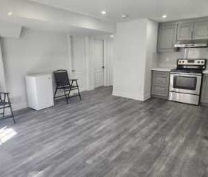 For Lease - 8 Benhurst Crescent, Brampton, Ontario - Photo 6