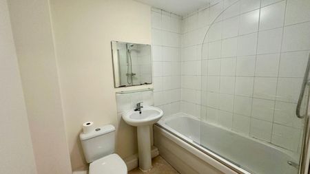 2 bedroom Flat To Let - Photo 4