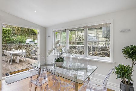 Stylish City-Edge Villa in Auckland's Most Coveted Pocket - Photo 5