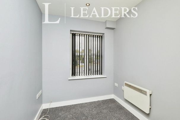 3 bedroom flat to rent - Photo 1