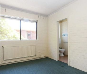 Studio Apartment in Sought-After St Kilda Pocket - Photo 6