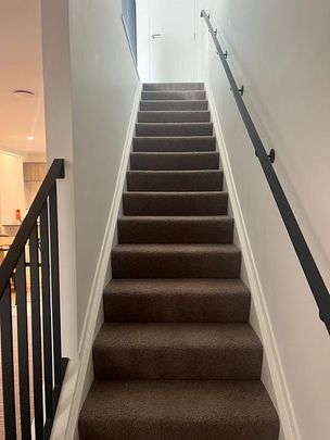 Stunning home in prime location ready to move in - Photo 1
