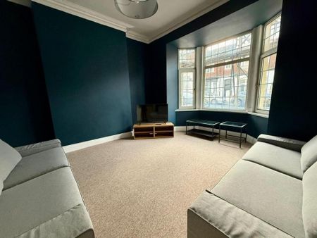 6 bedroom house to rent - Photo 2