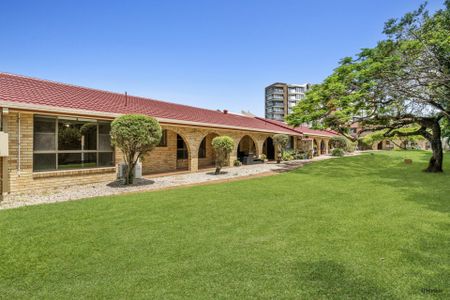 SPACIOUS TWO BEDROOM GROUND FLOOR UNIT - GREAT LOCATION! - Photo 5