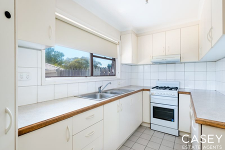 54 Endeavour Drive, Cranbourne North - Photo 2