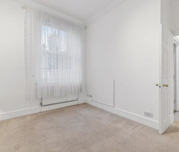 3 bedroom flat in London - Photo 5