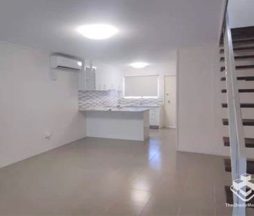 Spacious Beachside Townhouse – Prime Location! - Photo 3