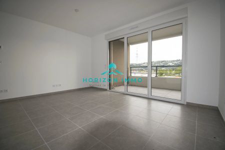 Location Appartement 2 pièces 42m² ST LAURENT DU VAR 06700 - Photo 2