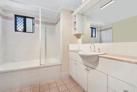 Beachfront Ground-Floor Living at Yorkeys Knob - Photo 5