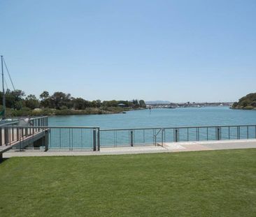 UGLY DUCKLING- but take a look inside - Photo 2
