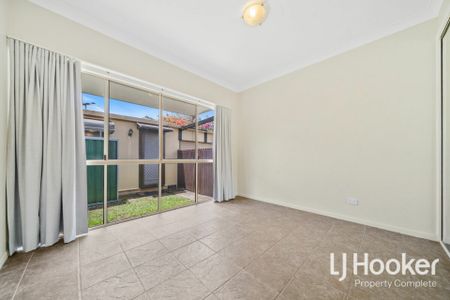 Refreshed Villa Conveniently Located - Photo 5