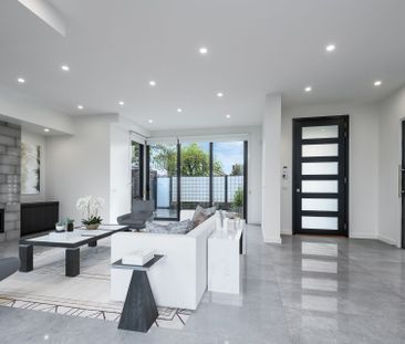 Modern & Newish Art Deco Bayside Beauty - Photo 2