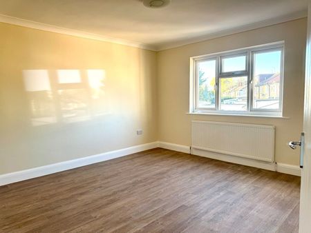 6 Bed End Terrace, Becmead Avenue, HA3 - Photo 5