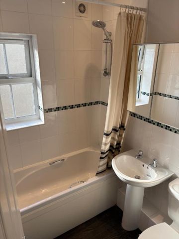 2 bedroom Flat To Let - Photo 2