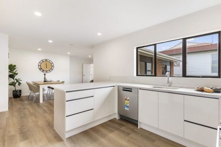 Somerville - Photo 2