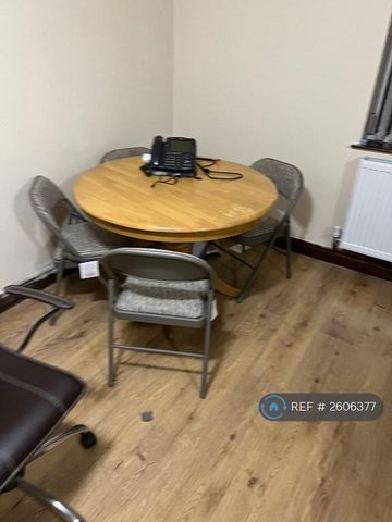 1 bedroom in a house share to rent - Photo 2