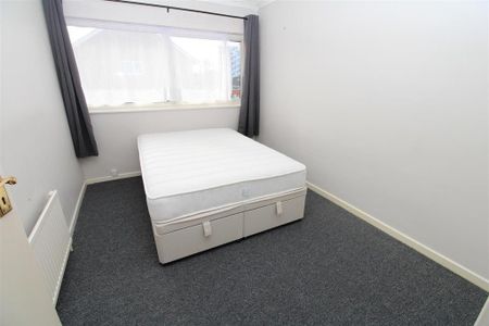 3 bedroom end of terrace house to rent - Photo 5