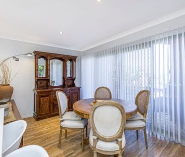 Stylish Coastal Townhouse in Exclusive Wannanup Location - Furnishe... - Photo 4