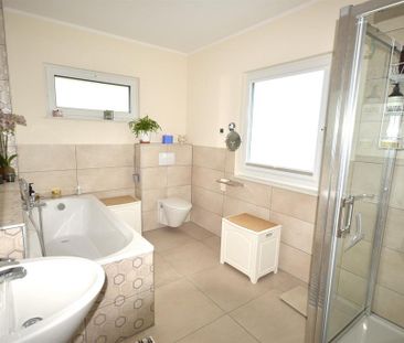 3 bedroom detached bungalow to rent - Photo 5