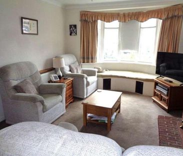 Stanwell Gardens, Stanwell, Staines-upon-thames, Surrey, TW19 - Photo 1