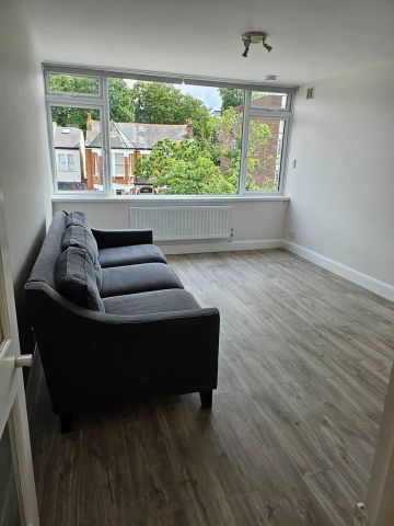 2 Bed Flat, Irvin Point, N3 - Photo 3