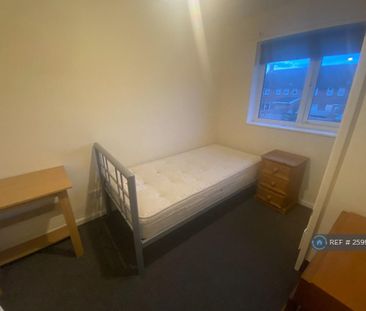 1 bedroom in a house share to rent - Photo 3