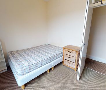 5 Bed Student Accommodation - Photo 4