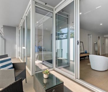 Modern Apartment Living in the Heart of Footscray - Photo 2