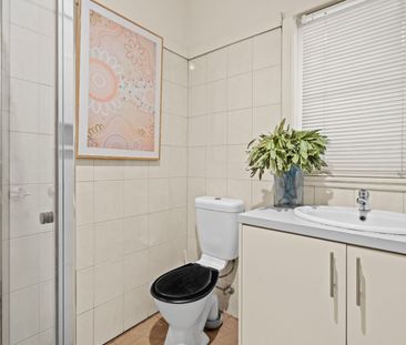 CUTE, COSY AND CENTRAL - Photo 2