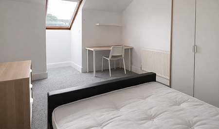 Modern 4 Bedroom Student House - Photo 2