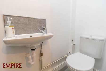 1 bedroom in a house share to rent - Photo 5