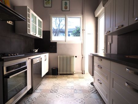 Location Maison 7 pièces 185m² MARMANDE 47200 - Photo 3