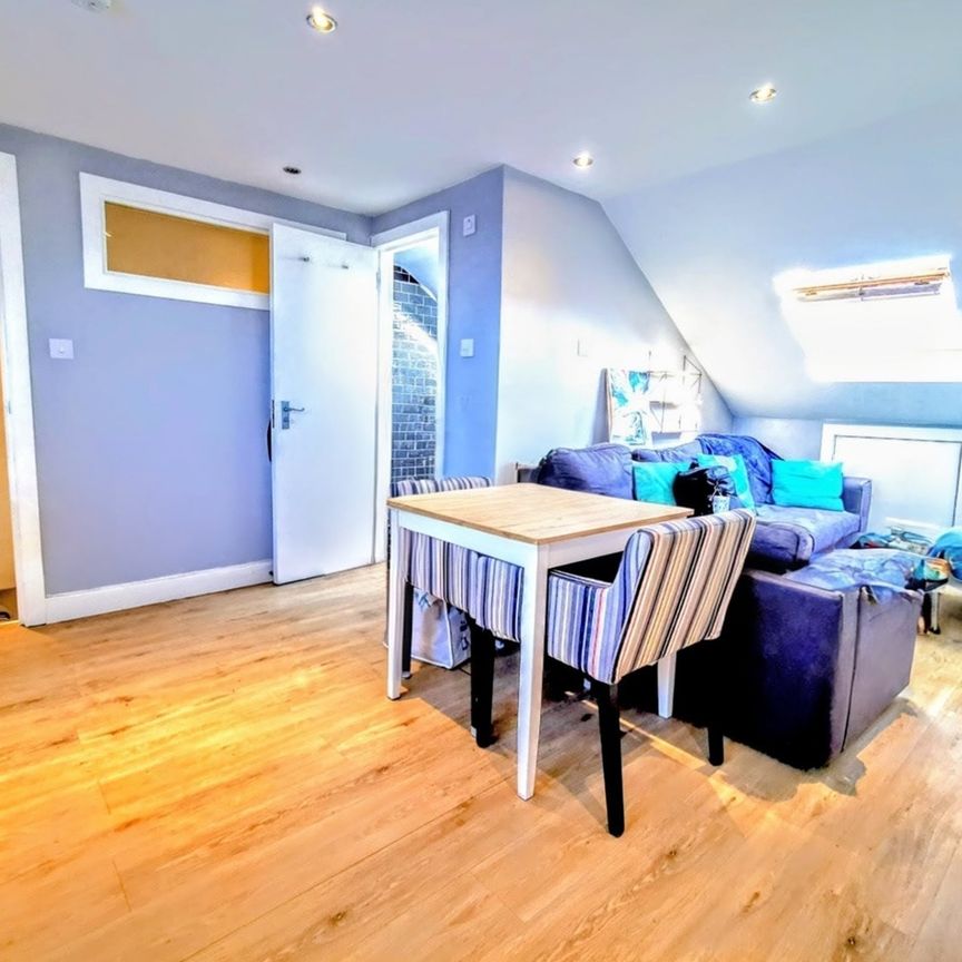1 Bed Flat, Haydons Road, SW19 - Photo 1