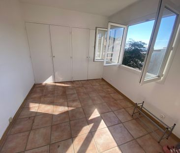 Location Appartement 2 pièces 54m² HYERES 83400 - Photo 4