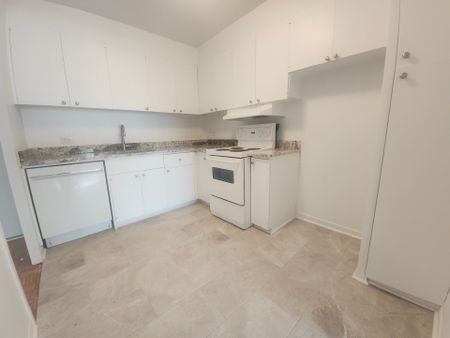 2300 Rue St Mathieu, Montréal (Ville-Marie), QC H3H - Photo 2