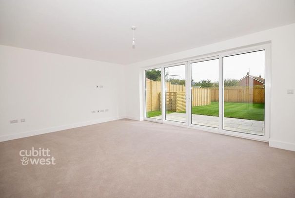 4 bedroom terraced house to rent - Photo 1