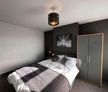 Park Street, Grimsby, DN32 - Photo 1