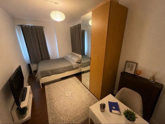 3 Bed Flat, Harbledown House, SE1 - Photo 1