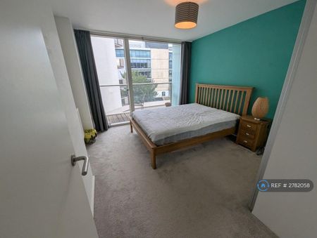 2 bedroom flat to rent - Photo 4
