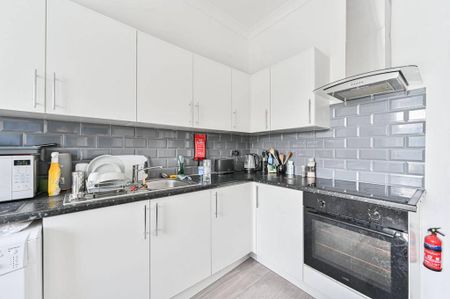 3 bedroom flat to rent - Photo 4