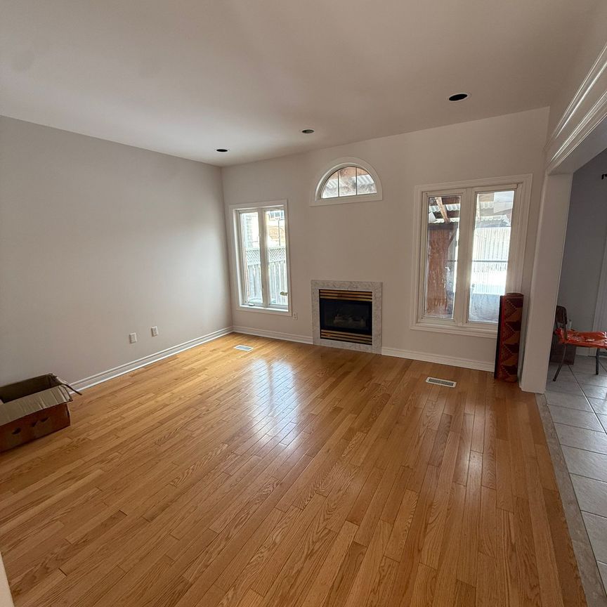 For Lease - 121 Wharnsby Drive, Toronto, Ontario - Photo 1