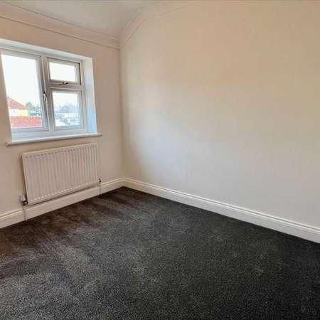 Lyford Avenue, Slough, SL2 - Photo 1