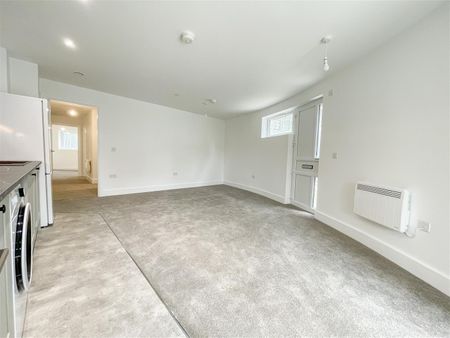 Flat 92, 7 Martin Court, Hastings, TN34 1EF - Photo 4