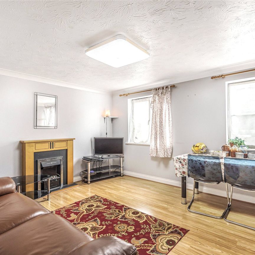 2 bedroom Flat in Kings Oak Court, Reading - Photo 1