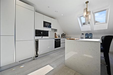 2 bedroom penthouse to rent - Photo 2