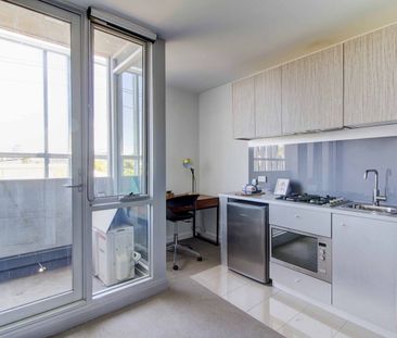 Studio apartment in superb Prahran location! - Photo 2