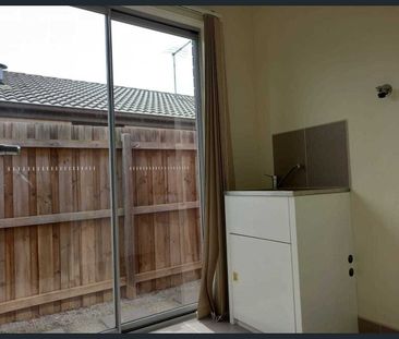 Beautiful 4-Bedroom Family Home - Photo 2