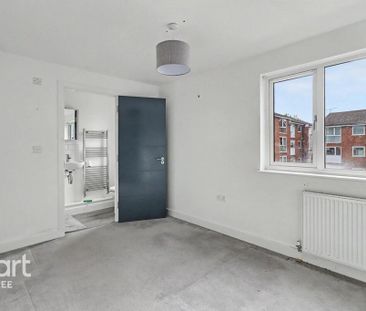 2 bedroom apartment to rent - Photo 6