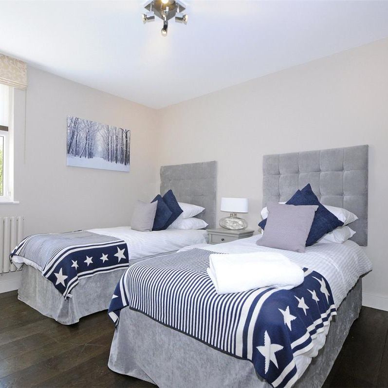 3 bedroom flat in St John's Wood Park - Photo 1