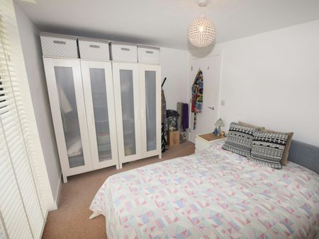Flat to rent on - Photo 2